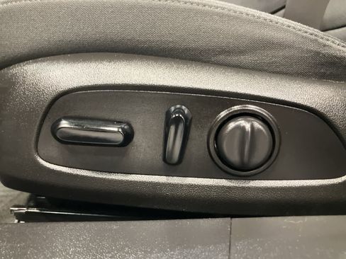 Used 2018 Chevrolet Malibu LT image 11