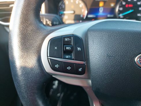 Used 2023 Ford Explorer XLT w/ Equipment Group 202A AWD/4WD image 18