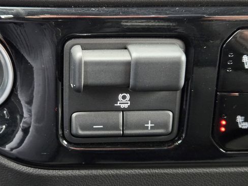 Used 2025 GMC Sierra 1500 Elevation image 21