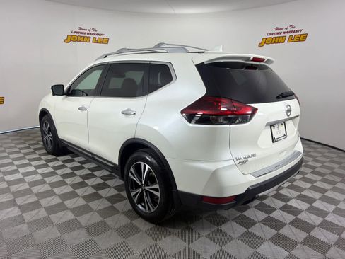 Used 2018 Nissan Rogue SL w/ Premium Package FWD image 3
