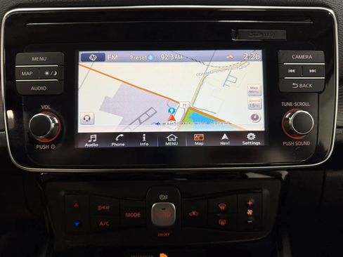 Used 2018 Nissan Leaf SV w/ SV Technology Package FWD image 23