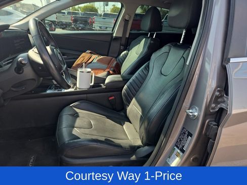 Used 2023 Hyundai Elantra Limited FWD image 13