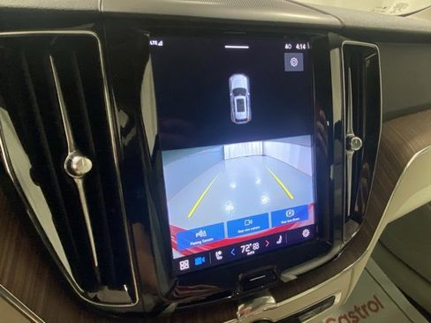 Used 2022 Volvo XC60 B5 Momentum w/ Climate Package image 25