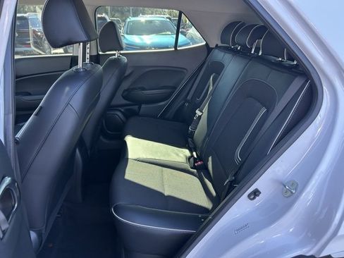 Used 2022 Hyundai Venue Limited image 15