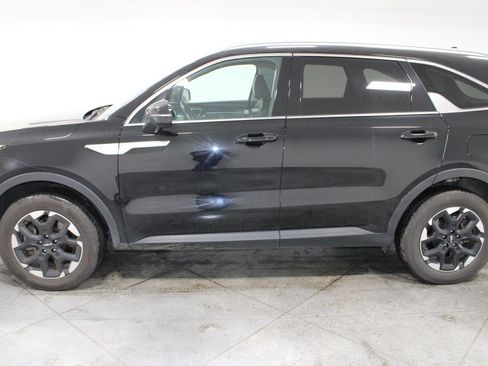 Used 2024 Kia Sorento S image 6