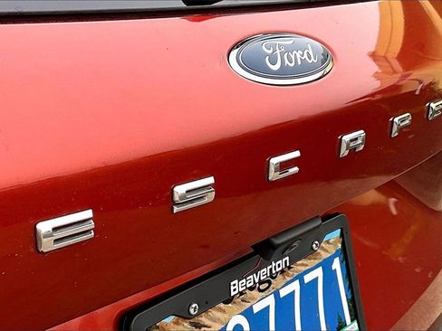 Used 2020 Ford Escape SE image 34