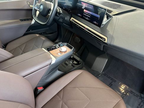Used 2024 BMW iX xDrive50 w/ Sport Package AWD/4WD image 20