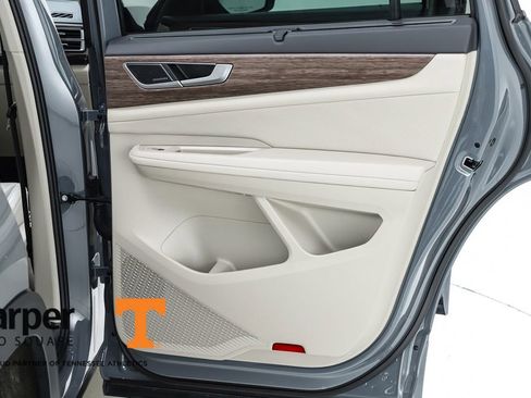 Used 2025 Volkswagen Atlas SEL Premium R-Line image 31