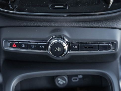 Certified 2025 Volvo XC40 B5 Ultra w/ Climate Package image 22