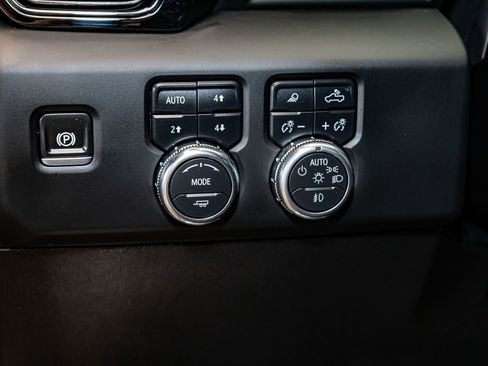 Used 2025 GMC Sierra 2500 AT4 w/ AT4 Premium Plus Package image 21