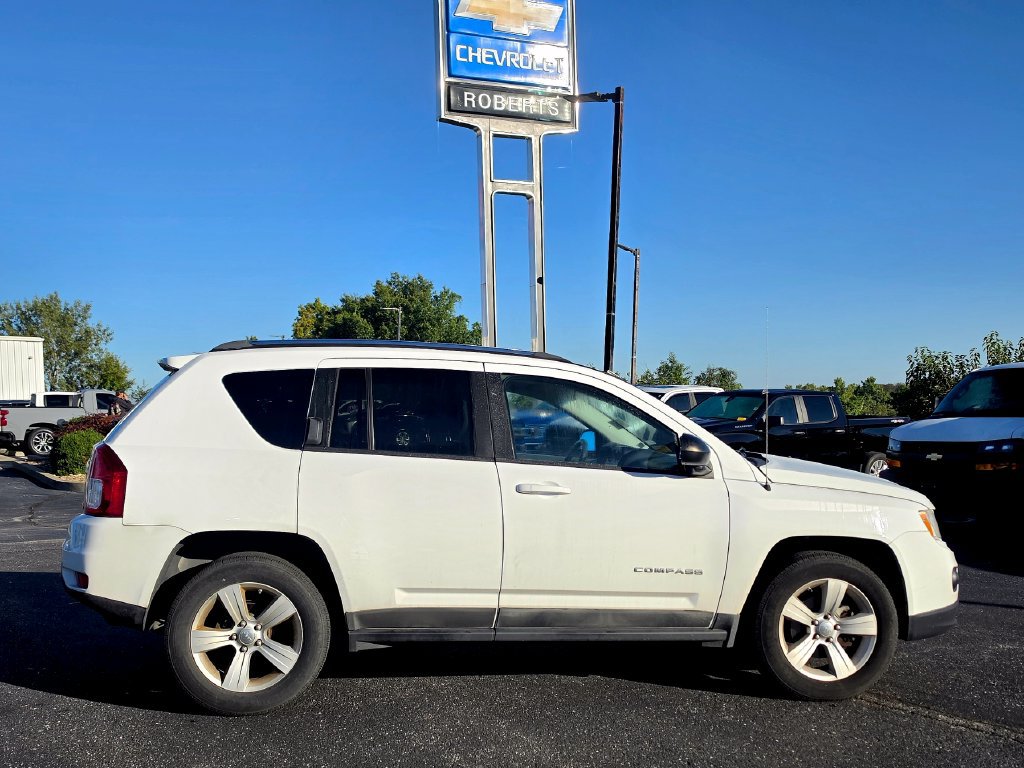 Used 2011 Jeep Compass Latitude w/ Sun/Sound Group AWD/4WD image 10