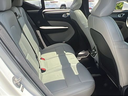 Used 2022 Volvo XC40 T4 Inscription w/ Advanced Package image 21