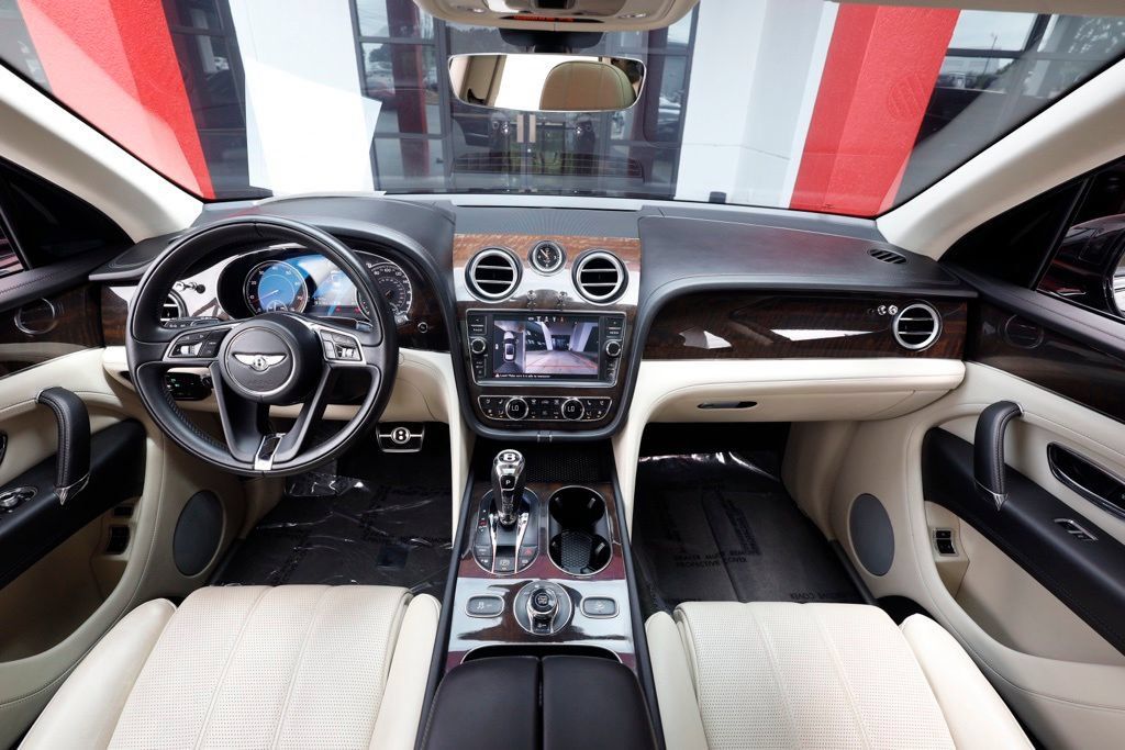 Used 2019 Bentley Bentayga AWD/4WD image 33