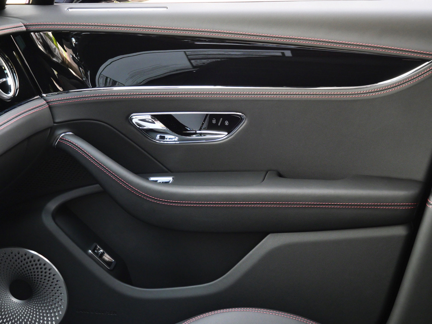 New 2026 Bentley Flying Spur V8 AWD/4WD image 15