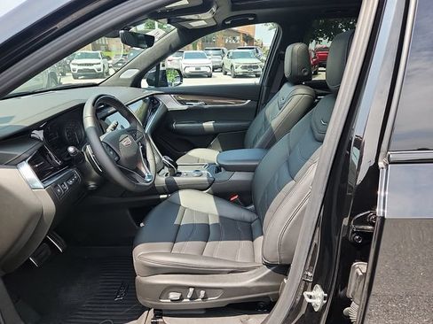 Certified 2025 Cadillac XT6 Sport w/ Platinum Package AWD/4WD image 13