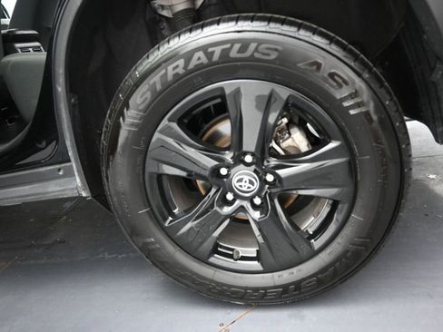 Used 2024 Toyota RAV4 XLE FWD image 38