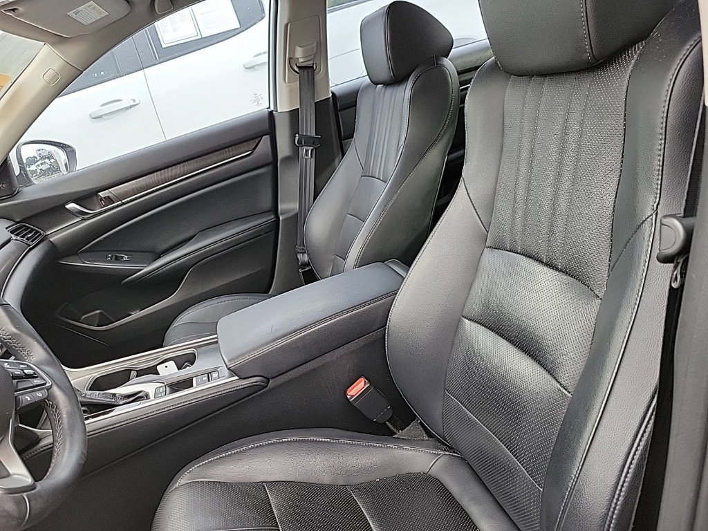 Used 2018 Honda Accord Touring image 7
