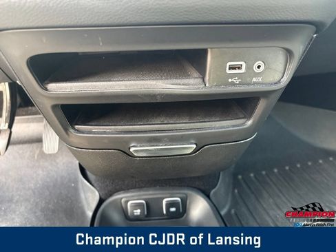 Used 2020 Chrysler Pacifica Touring-L w/ Advanced Safetytec Group FWD image 29