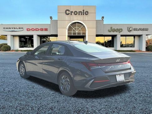 Used 2024 Hyundai Elantra SEL FWD image 5