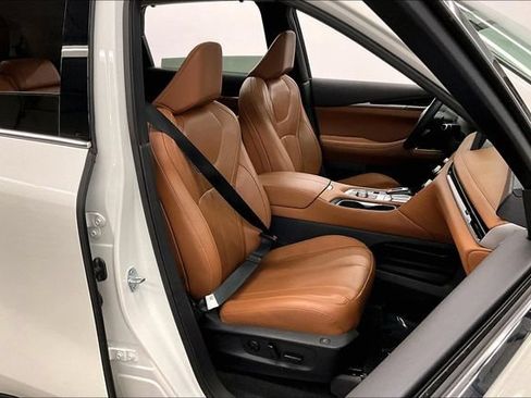 Used 2024 INFINITI QX60 Sensory AWD/4WD image 8