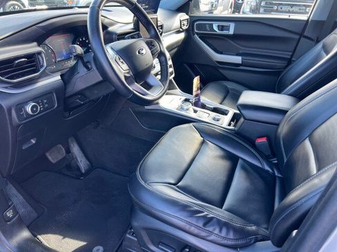 Certified 2021 Ford Explorer XLT w/ Equipment Group 202A image 7