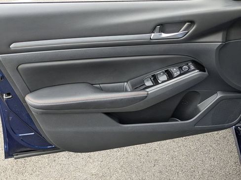 Used 2024 Nissan Altima 2.5 SR w/ SR Premium Package image 9