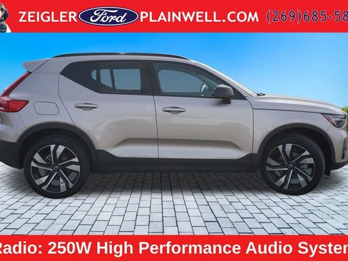 Used 2024 Volvo XC40 B5 Plus w/ Protection Package Premier AWD/4WD image 6