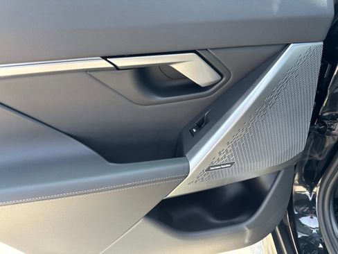 Used 2025 BMW 530i image 11