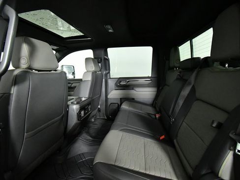 Used 2025 Chevrolet Silverado 2500 ZR2 w/ Technology Package image 26