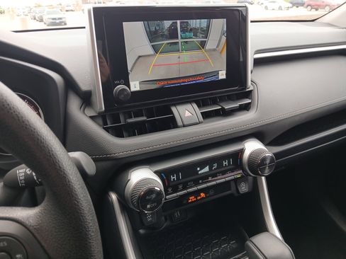 Used 2025 Toyota RAV4 XLE AWD/4WD image 14
