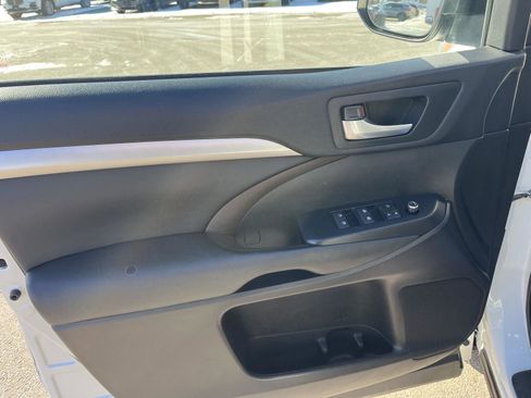 Used 2018 Toyota Highlander XLE image 10