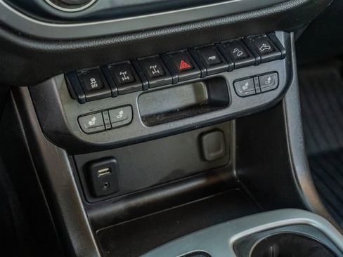 Used 2018 Chevrolet Colorado ZR2 image 30