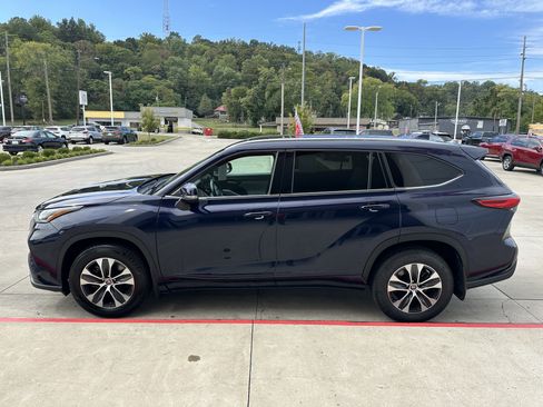 Certified 2021 Toyota Highlander XLE image 8