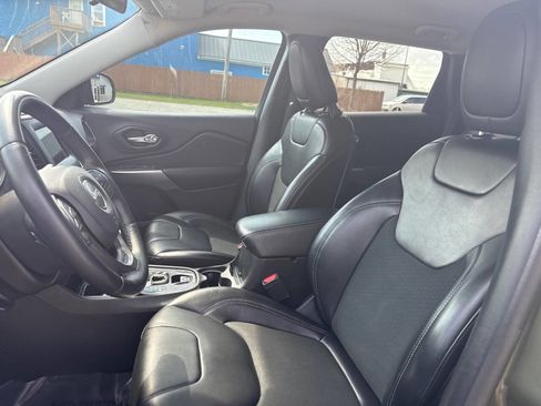 Used 2019 Jeep Cherokee Latitude Plus image 13