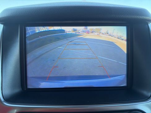 Used 2020 Chevrolet Suburban LT image 14