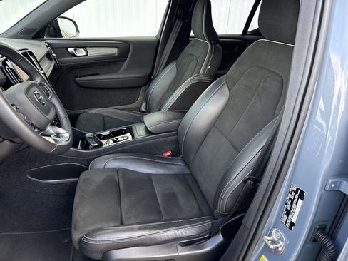 Used 2022 Volvo XC40 T5 R-Design image 10