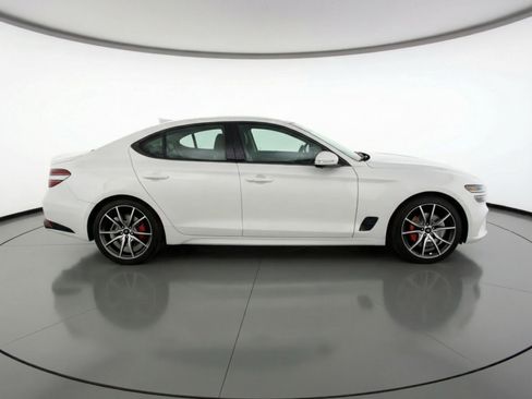 Used 2025 Genesis G70 2.5T image 11