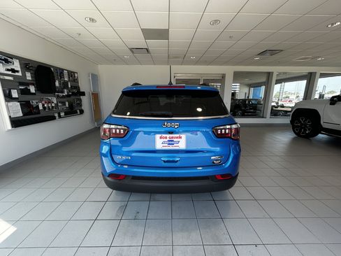 Used 2024 Jeep Compass Latitude w/ Sun and Sound Group AWD/4WD image 8