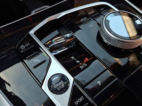 New 2026 BMW X7 M60i image 14