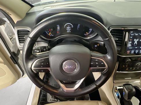 Used 2022 Jeep Grand Cherokee Laredo E image 11