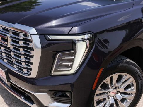 Used 2025 GMC Yukon Denali w/ Sun & Power Step Package AWD/4WD image 3