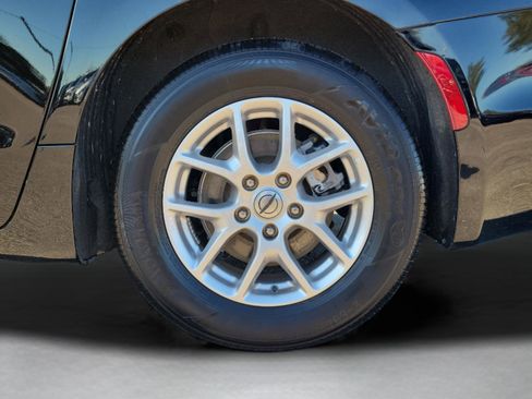 Used 2024 Chrysler Pacifica Touring-L image 6