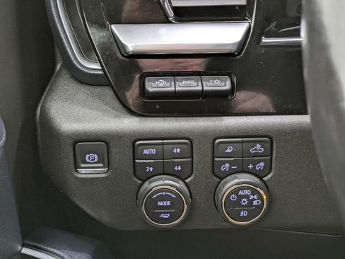 Used 2022 Chevrolet Silverado 1500 High Country w/ Technology Package AWD/4WD image 42
