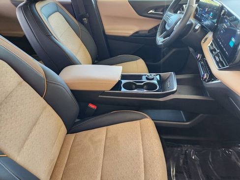 Used 2025 Chevrolet Equinox ACTIV AWD/4WD image 18