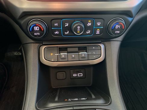 Used 2023 GMC Acadia Denali image 9