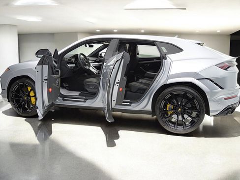 Used 2023 Lamborghini Urus S AWD/4WD image 5
