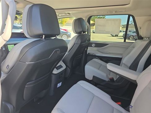 New 2026 Lincoln Navigator L Reserve AWD/4WD image 15