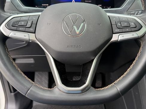 Used 2023 Volkswagen Tiguan SE w/ Panoramic Sunroof Package FWD image 24