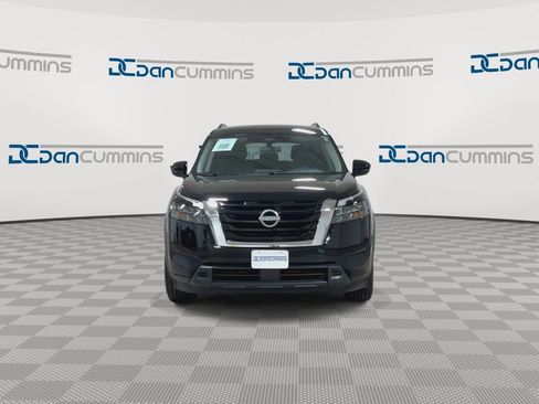 Used 2025 Nissan Pathfinder SV AWD/4WD image 3