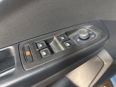 Used 2025 Volkswagen Taos S image 6